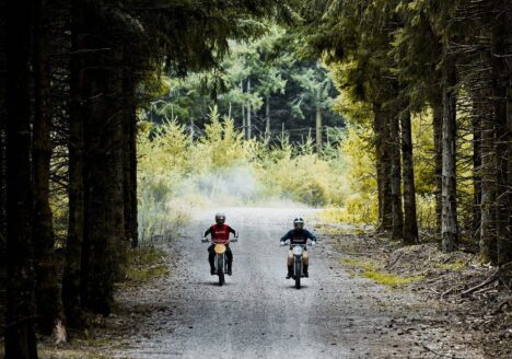 Au guidon des légendes du motocross vintage Honda et Husqvarna